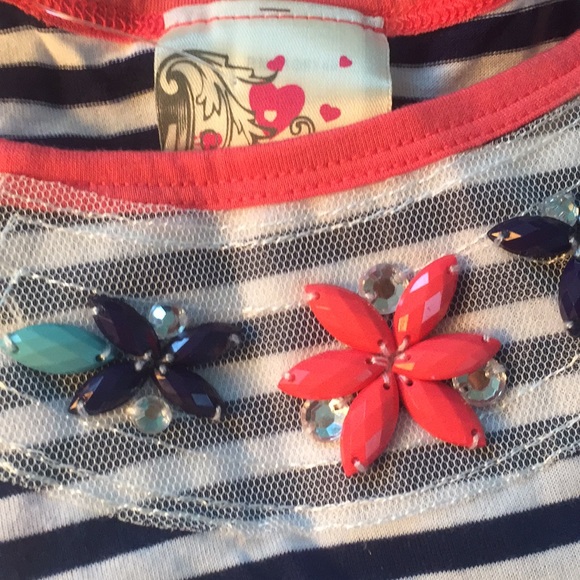 NWT Kids striped tank top with flower design - Picture 2 of 3